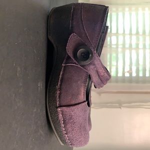Dansko Maryjane Suede size 7 Mulberry shimmer